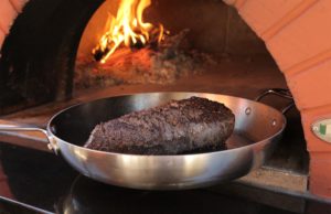 Мясо стейк на открытом огне