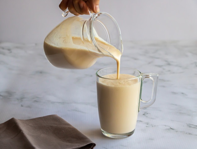 Топленое молоко на плите в домашних условиях